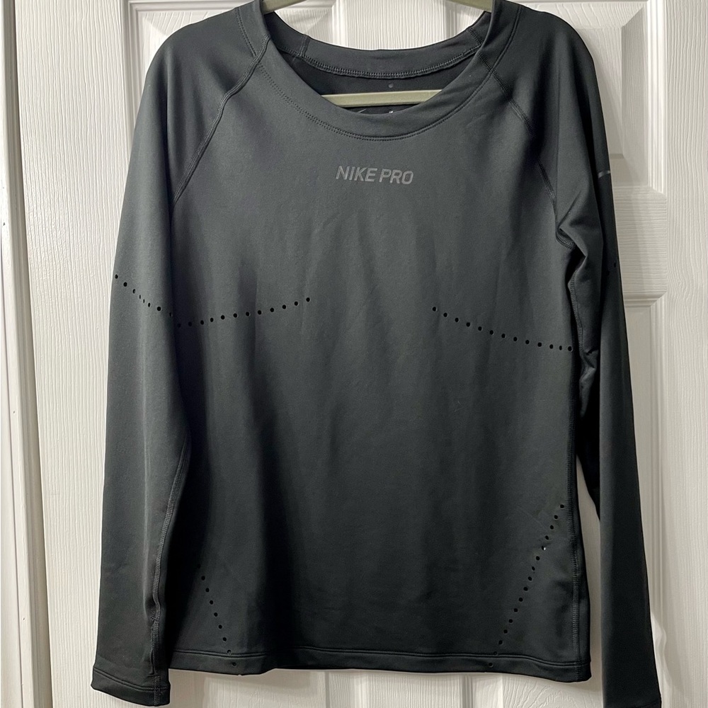 NWT Black Nike training top size Large